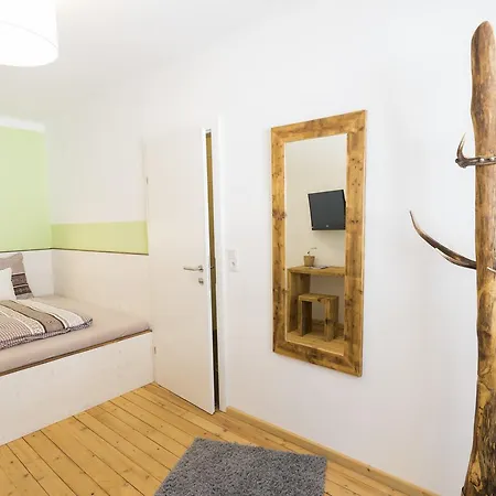 イン Schlosstaverne ルンツ・アム・ゼー